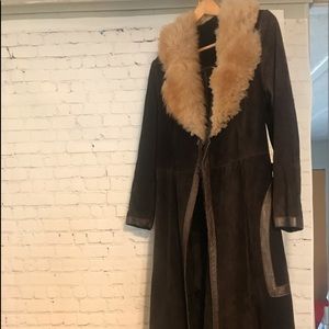 70’s VTG  brown suede coat w/ faux fur collar